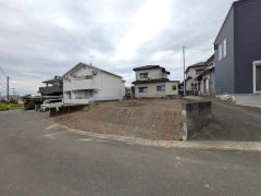 設備仕様も充実した新築戸建です。一戸建ての多いエリア。落ち着いた雰囲気で快適な生活を送れます。