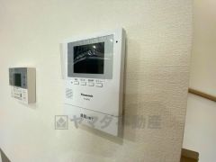 防犯性、セキュリティ対策に安心できるテレビモニター付きインターフォンです。セールスマン対策にもなり安心できます。