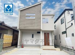 西鉄バス「東ケ丘」停徒歩2分。通勤や通学に便利＾＾筑紫野イオンモールまで車で約16分（5ｋｍ）