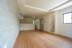 家族が集まる開放的なリビング。約18.1帖の大空間で毎日のお食事が楽しみです＾＾思い思いの時間を過ごしたり、家族みんなで食事をしたり、素敵な団らんの場になりますね。