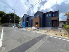 前面道路は6ｍと駐車もスムーズにできます＾＾