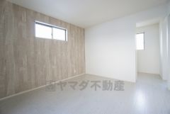 2面採光を確保した明るい室内は、風通しも良く、大変居心地の良い空間となっております。爽やかな風を感じて起きる朝は、快適生活の始まりに。