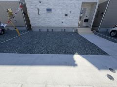 駐車スペースはゆとりある2台分を確保。マイカー用に、お客さま用に、余裕を持ってご利用いただけます^^