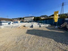 駐車スペースはゆとりある2台分を確保。マイカー用に、お客さま用に、余裕を持ってご利用いただけます。