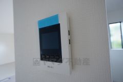 防犯性、セキュリティ対策に安心できるテレビモニター付きインターフォンです。セールスマン対策にもなり安心できます。