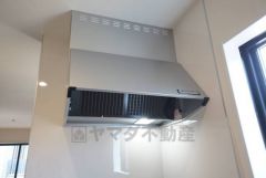 調理により発生する油煙や臭いを吸い込み、屋外へ排気してくれます。