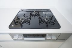 3口コンロなので、効率よく調理ができます。毎日のお料理が楽しくなりますね。