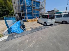 駐車スペースはゆとりある4台分を確保。マイカー用に、お客さま用に、余裕を持ってご利用いただけます^^
