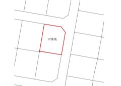 陽当たりや通風に優れている角地です。玄関の位置やカースペースの配置など、間取りの自由度が高いのも大きなメリット。