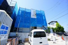 カースペース有り＾＾前面道路6ｍ。お車の離合もスムーズです＾＾