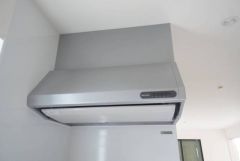 調理により発生する油煙や臭いを吸い込み、屋外へ排気してくれます。