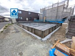 ＪＲ筑豊本線「天道」駅徒歩8分。西鉄バス「楽市公園」停徒歩2分＾＾