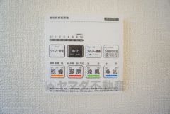 浴室暖房乾燥機には、暖房、乾燥、涼風、換気の4つの機能が付いています。タイマー付きです。