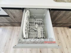 家事の時間が短縮できる食器洗浄乾燥機付。後片付けもラクラクです。