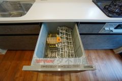 家事の時間が短縮できる食器洗浄乾燥機付。後片付けもラクラクです。