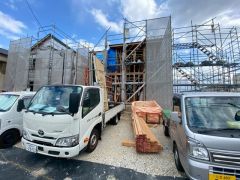 駐車スペースはゆとりある3台分を確保。マイカー用に、お客さま用に、余裕を持ってご利用いただけます^^