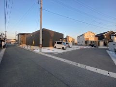 前面道路は5.97ｍで、交通量が少なく大型車両もほとんど通りません＾＾ お子様がいるご家庭でも安心です＾＾