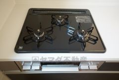 同仕様写真。3口コンロなので、効率よくお料理が楽しめます。毎日のお料理も楽しくなりますね＾＾