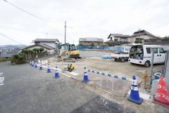 前面道路は交通量が少なく、小さなお子様がいるご家庭も安心です＾＾