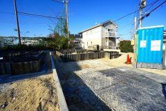 西鉄バス「片峰」停まで徒歩4分。