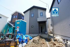 敷地面積47坪。コンビニまで自転車で約9分。コミュニティバス赤坂団地停まで徒歩3分＾＾トリアス久山まで車で約7分。（2ｋｍ）