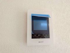 防犯性、セキュリティ対策に安心できるテレビモニター付きインターフォンです。セールスマン対策にもなり安心できます。
