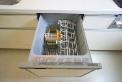 家事の時間が短縮できる食器洗浄乾燥機付。後片付けもラクラクです。