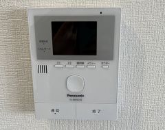 防犯性、セキュリティ対策に安心できるテレビモニター付きインターフォンです。セールスマン対策にもなり安心できます。