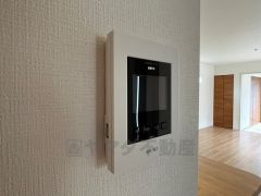 防犯性、セキュリティ対策に安心できるテレビモニター付きインターフォンです。セールスマン対策にもなり安心できます。