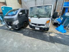 駐車スペースはゆとりある3台分を確保。マイカー用に、お客さま用に、余裕を持ってご利用いただけます^^