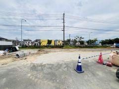 カースペース並列2台＾＾車好きのご主人の洗車もゆったり。西鉄バス「片峰新橋」停まで徒歩3分＾＾
