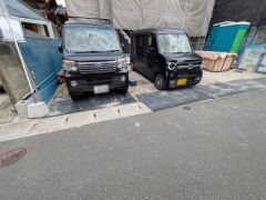 駐車スペースはゆとりある3台分を確保。マイカー用に、お客さま用に、余裕を持ってご利用いただけます^^