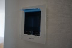 防犯性、セキュリティ対策に安心できるテレビモニター付きインターフォンです。セールスマン対策にもなり安心できます。