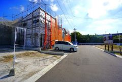 前面道路は公道西側6ｍ。