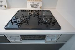 3口コンロなので、効率よく調理ができます。毎日のお料理が楽しくなりますね。