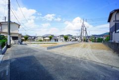 前面道路は交通量が少なく小さなお子様がいるご家庭でも安心です＾＾