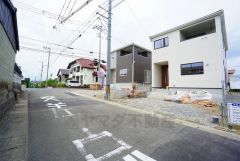前面道路は交通量が少ないため小さなお子様がいるご家庭も安心です＾＾