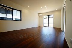 同仕様写真。将来にわたって住みやすくプランニングを重ねて設計された間取で日々の生活をしやすい導線を考えた居住空間を創り上げております＾＾