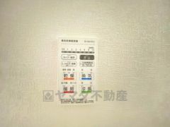 浴室暖房乾燥機には、暖房、乾燥、涼風、換気の4つの機能が付いています。タイマー付きです。