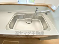 調理により発生する油煙や臭いを吸い込み、屋外へ排気してくれます。