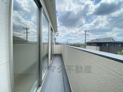 2部屋から出入りできる南向きのバルコニー＾＾お天気の良い日は洗濯物がよく乾きそうですね＾＾