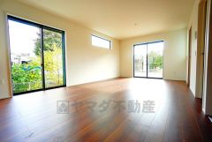 断熱性能の窓ガラスを採用。省エネ、光熱費カットにも貢献します。 夏は涼しく、冬は暖かく快適に過ごせます。