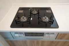 同仕様写真。3口コンロなので、効率よくお料理が楽しめます。毎日のお料理も楽しくなりますね＾＾