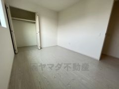 全居室に収納完備。下段を引き出し収納にするなど、空いたスペースを有効活用すれば収納力がグッと高まります。常に整理整頓されたお部屋は気持ちがいいです＾＾