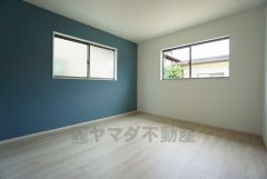 住む人のこだわりを活かす洋室＾＾日当たりがよく、寝室としての利用もおすすめ。広めのクローゼットもあり荷物もすっきり片付けれ、ゆとりのある暮らしが出来ます＾＾