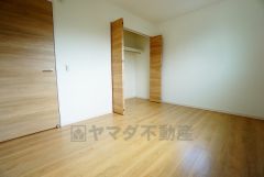 同仕様写真。リビング横洋室。普段はリビングとつなげて開放的なスペースとして。