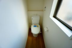 同仕様写真。1階2階の2ヶ所にトイレがありますので、忙しい朝にもゆとりが生まれますね＾＾