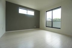 住む人のこだわりを活かす洋室＾＾日当たりがよく、寝室としての利用もおすすめ。広めのクローゼットもあり荷物もすっきり片付けれ、ゆとりのある暮らしが出来ます＾＾