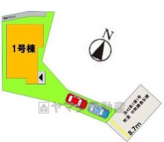 カースペースは2台分を確保。 ご夫婦で1台ずつ所有できます＾＾ 前面道路は公道南東側約8.7ｍ。