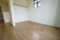 全居室に収納完備。下段を引き出し収納にするなど、空いたスペースを有効活用すれば収納力がグッと高まります。常に整理整頓されたお部屋は気持ちがいいです＾＾